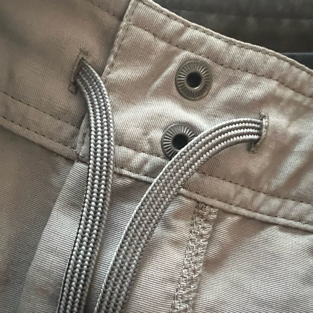 The North Face Cargo Hiking Outdoor Shorts Mid Rise Flap Pockets Gray Size 4 - Picture 13 of 13